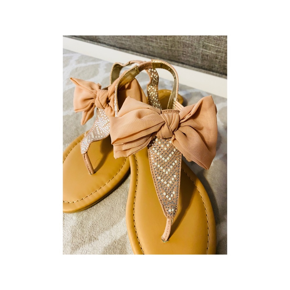 Very nice sandals 8.5